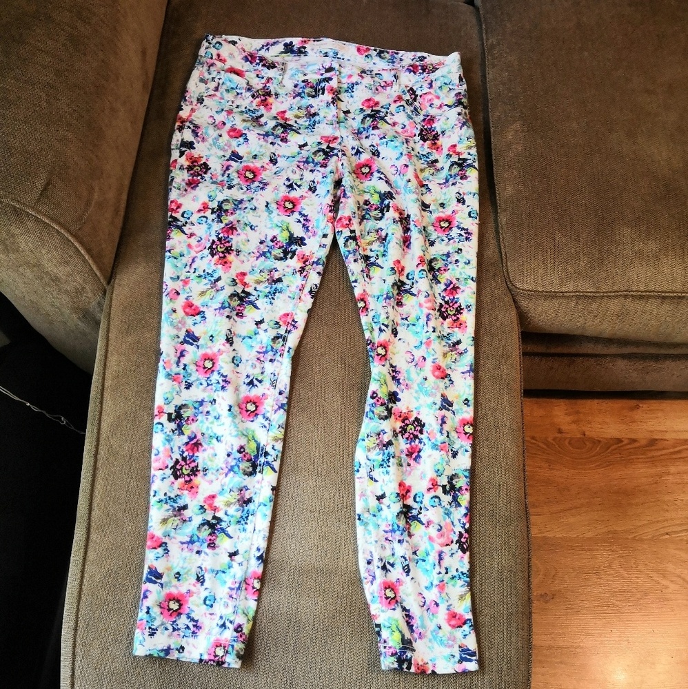 No boundaries size 17 watercolor floral jeggings